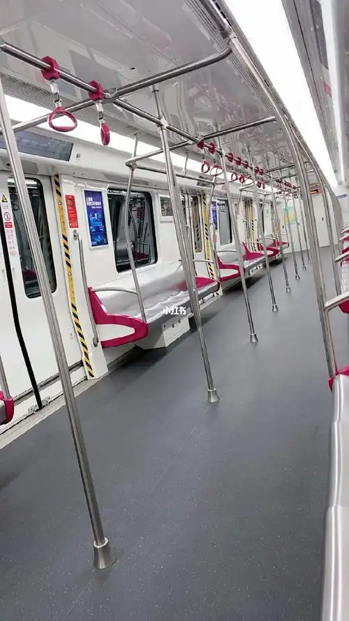 地铁里几乎没人