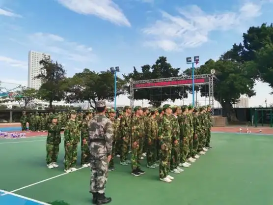 开平市风采中学军训现场