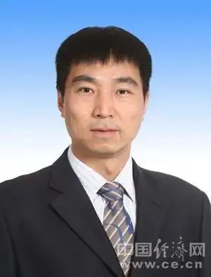 江华当选玉溪市市长图简历