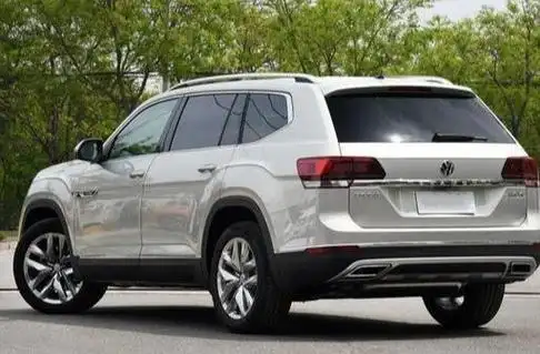 这才是七座硬派suv,第三排180都随便坐,标配电动尾门,不足30万