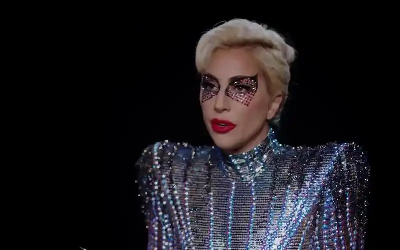 ladygaga致敬过去12年每张专辑经典造型并呼吁大选投票