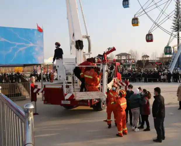 p>2021年2月16日下午,河北省邯郸市广平县一处游乐场的高空飞翔设施