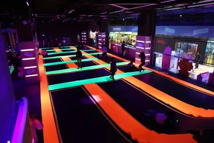 9元和地心引力说再见~疯抢~酷跳蹦床主题公园单人门票~万胜广场地铁口