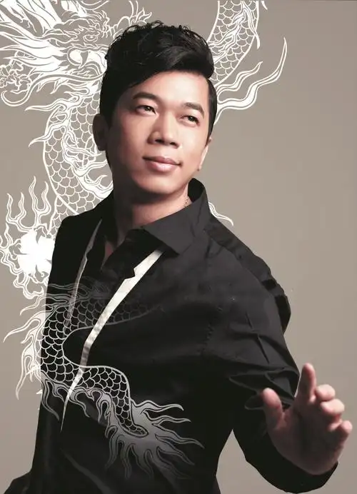 陈星,出生于湖北洪湖乌林镇青山村,内地知名歌手.