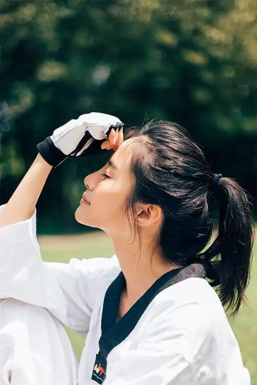键翻阅图片 列表查看 大图 全屏观看 1 / 4 近日演员隋雨蒙跆拳道写真