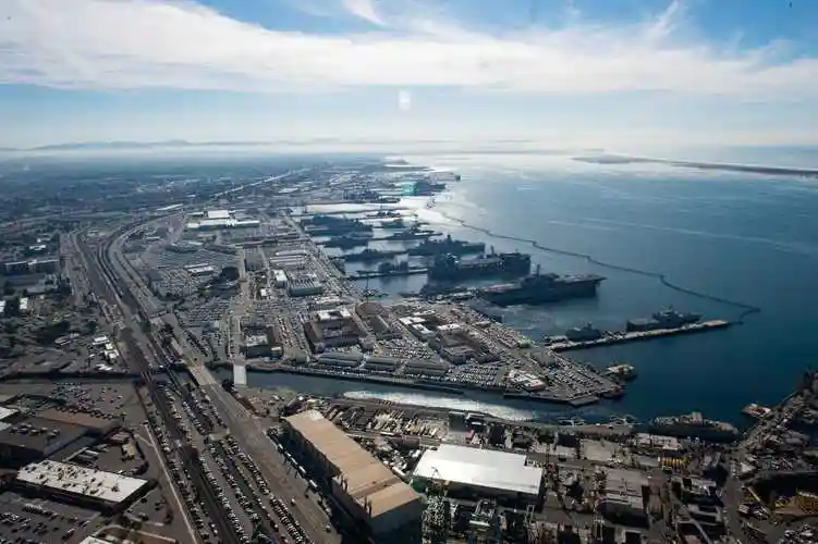 saturn v 的想法: 上帝压狗军港今年年初的航拍 - 知乎