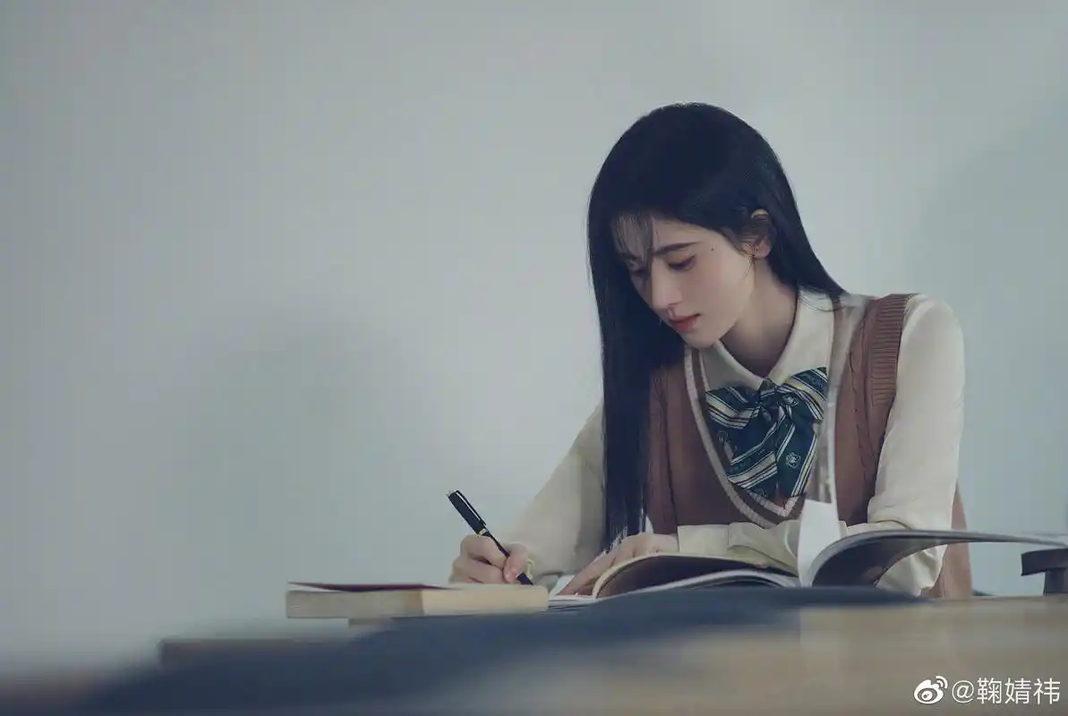 鞠婧祎《过去完成时》上线