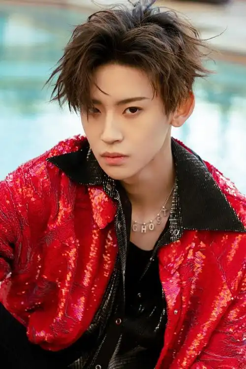 小鬼王琳凯[超话]##小鬼红色鳞甲战袍##江苏卫视跨年