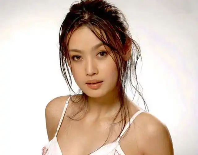 "性感""风情"是近年来媒体描述詹小楠用的最多的一个字眼.