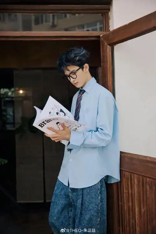 朱正廷青春校园剧男主#朱正廷首本个人写真签售会正在进行中,现场