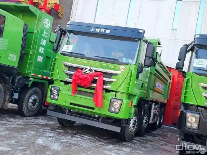 春雷行动上汽红岩杰狮c6自卸车助力哈尔滨品质城建