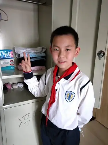 重庆国维外国语学校小学五年级男生寝室的我