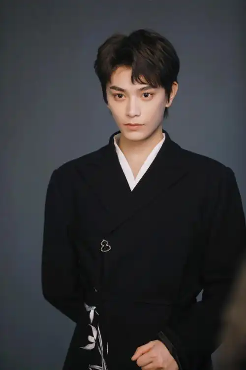 丁禹兮超话晨风清幽,雅韵淡然.