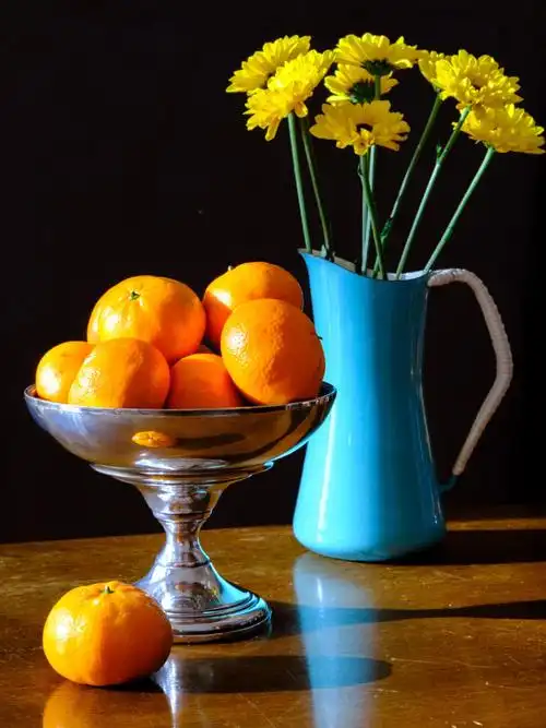 特点: 罐子形状各异,既有传统的陶罐,也有现代