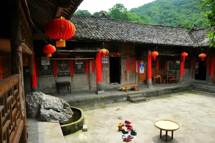 石泉苗寨 隐匿深山古韵深藏