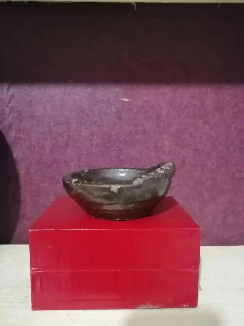 宋代,黑釉小油灯,请欣赏 - 抖音