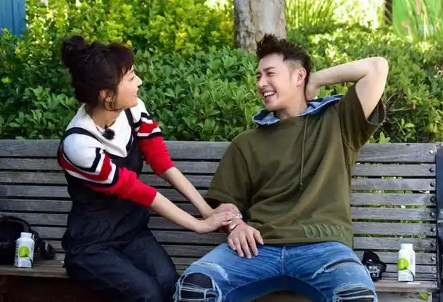 吴昕郑凯恋情实锤大瓜多次同游被偶遇已见过父母好事将近