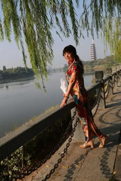 清风公园旗袍秀 - 美篇