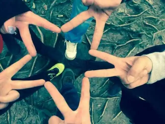 五个人,五个角,组成五角星!