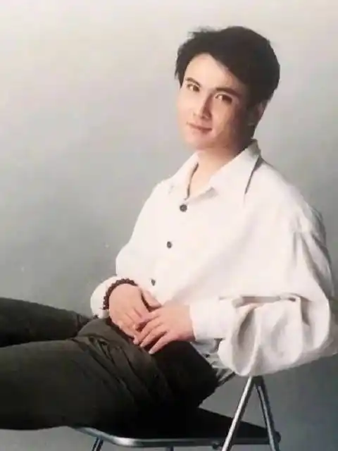 沈腾年轻时的旧照,谁还能怀疑腾哥这九十五分的底子,军艺校草果然不是