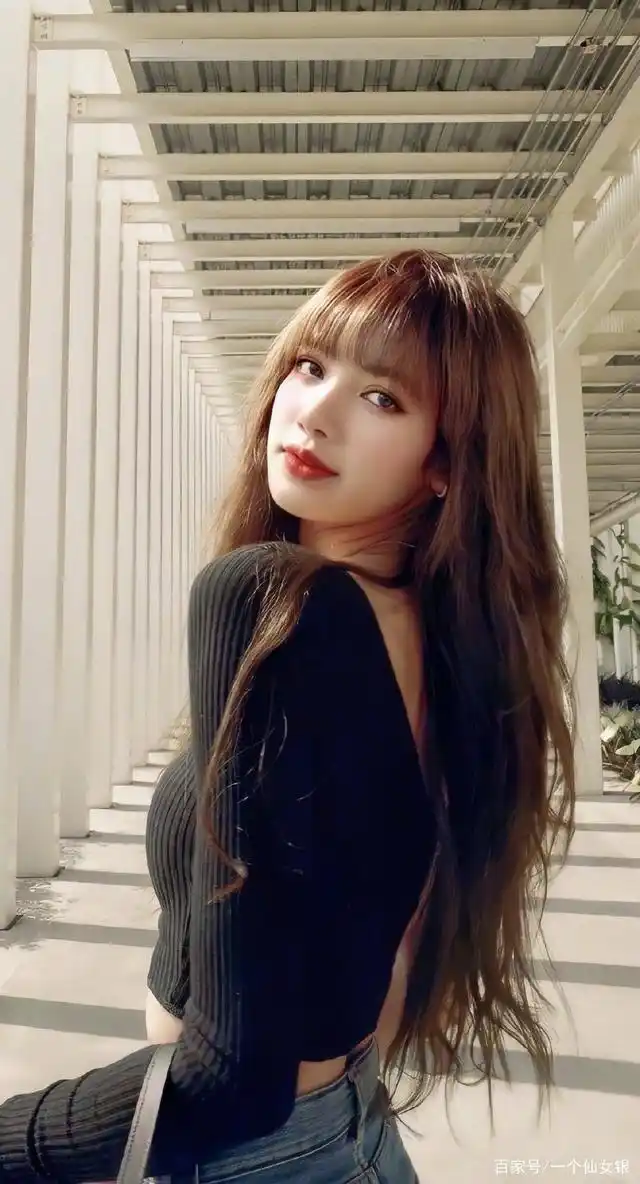 《青春有你2》导师lisa,行走的人间芭比