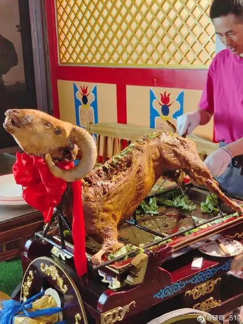 鄂尔多斯美食##蒙餐##内蒙古菜##烤全羊##成吉思汗烤全羊##巴爷蒙排