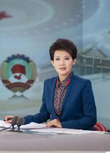 梁艳图片 央视主持人梁艳图片