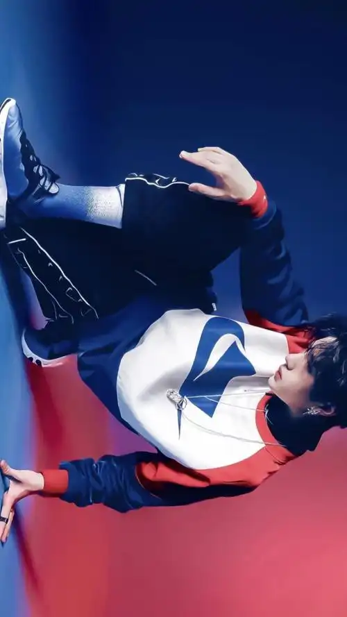 时尚潮流大男孩王一博休闲阳光写真,高清图片,手机锁屏桌面-壁纸族