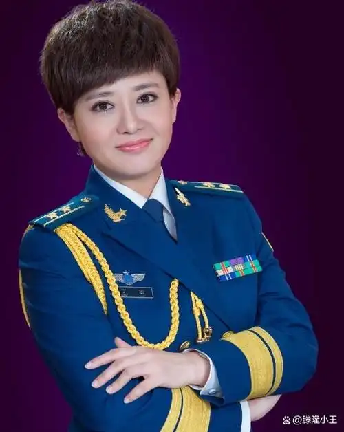 央视《军事报道》四大美女,全国唯一穿军装播报新闻的主播