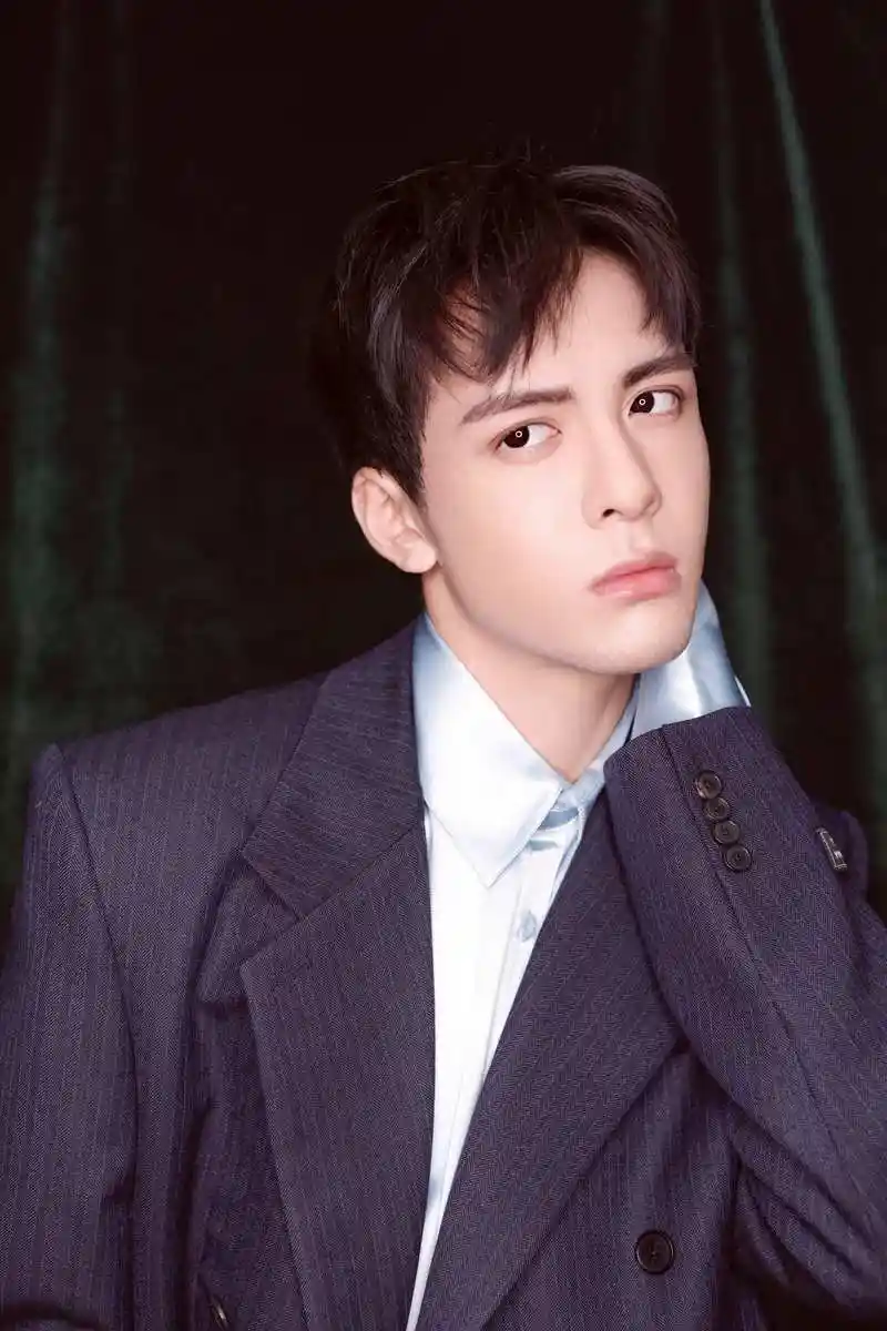 演员曾舜晞荣获"年度活力之星"敬畏表演感恩观众