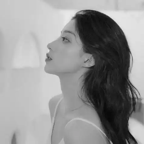 女生头像冷酷侧脸黑白图片感谢自己的认真付出