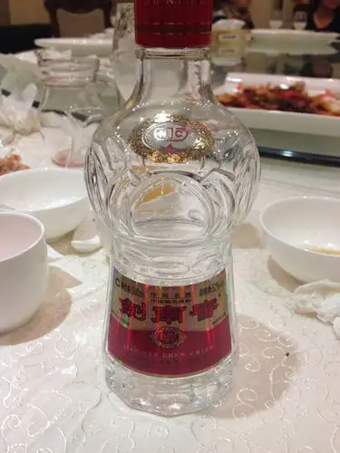 酒水: 剑南春自带