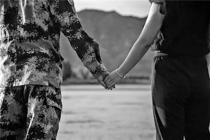 牵手盛夏夜晚,星光熠熠,边海防线上迎来属于边防军人的"七夕".