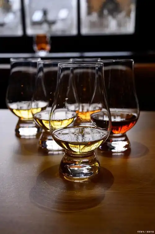 洋酒杯:探秘酒精的艺术之美