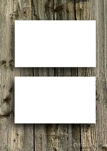 空白的白色名片上的一个木制的背景下,身份 des