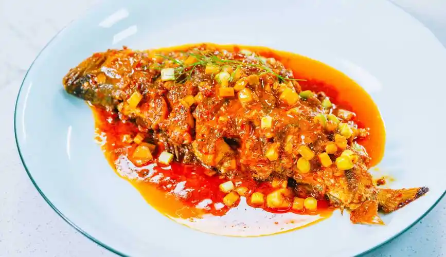 姜10克 葱10克 料酒20克 盐5克主料:大黄鱼1000克【干烧大黄鱼准备