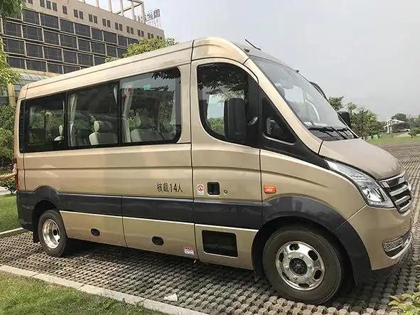 14座 宇通商务车 长5980x宽2180x高2900