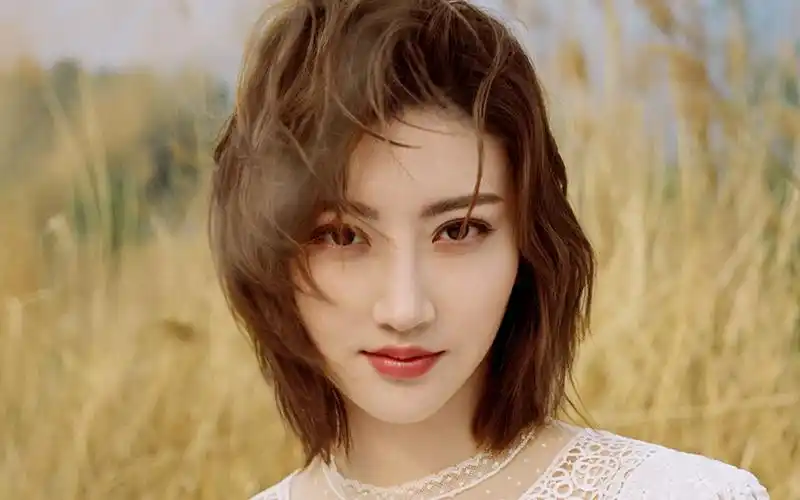 景甜户外性感写真高清桌面壁纸