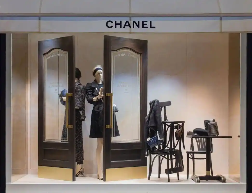 橱窗设计|chanel香奈儿的橱窗模特太美了吧 chanel香奈儿橱窗里的模特