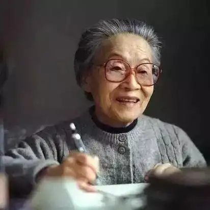 学书法什么时候都不晚,杨绛古稀之年才学,请钱钟书当书法老师_先生