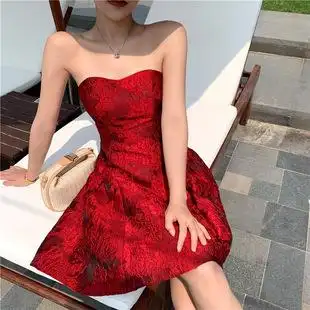 法式名媛连衣裙气质红色抹胸吊带裙女夏设计感生日礼服裙轻奢小众
