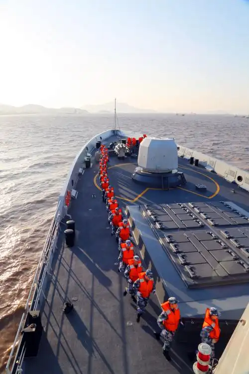 荆州号护卫舰东海军演火力全开