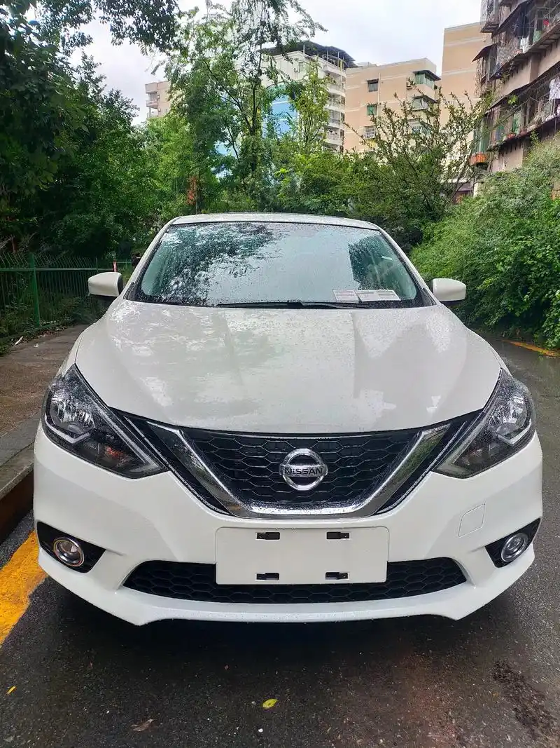 22年的日产轩逸自动挡带天窗,车子精品原车原版,100多公里 - 抖音