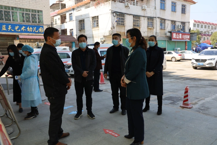 英德市副市长李巧玲到横石水镇调研教育教学工作