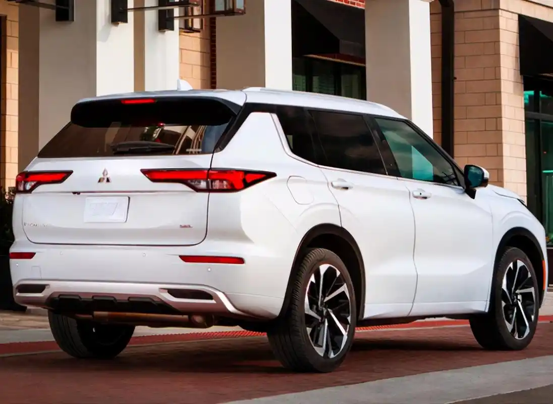 25l四驱七座解读全新三菱欧蓝德颜值比奇骏更高