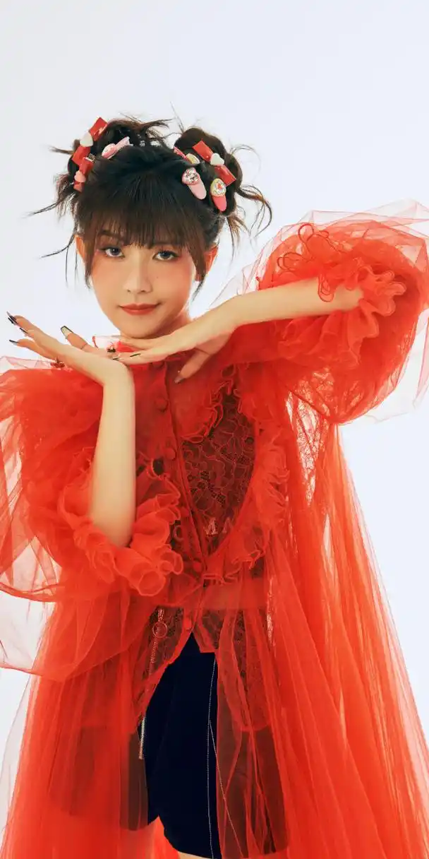 赖美云,娇俏轻盈写真壁纸组图