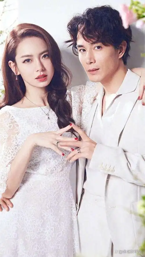 戚薇和李承铉这对娱乐圈的典范夫妻迎来了他们九周年的婚礼纪念