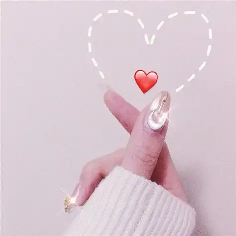 第二组女生比心手势头像图片第三组女生比心手势头像图片比心手势图片