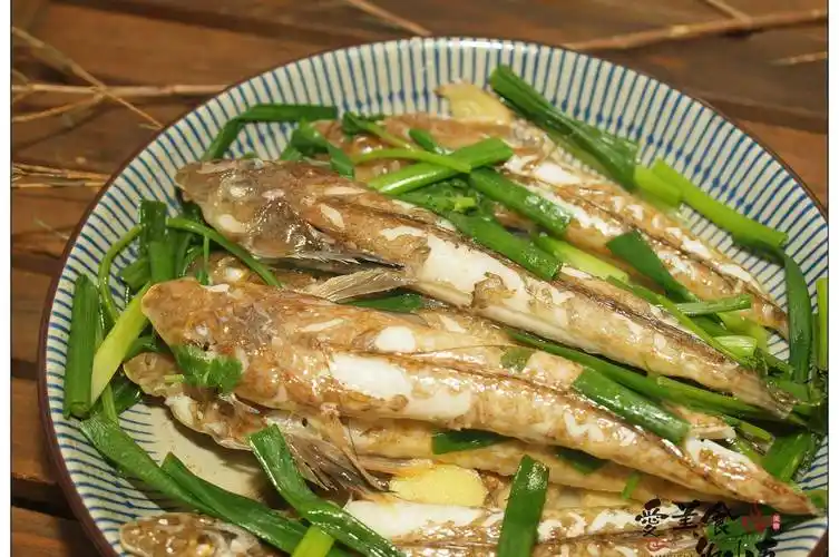 有一种海鱼,在潮汕,土名为鸡腿鱼,用来贴鱼鼎最是鲜美不过_鱼肉_食用