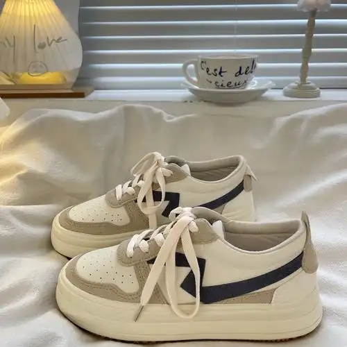 港风小白鞋女学生2022春季新款厚底小众百搭鞋子ins街拍板鞋子潮